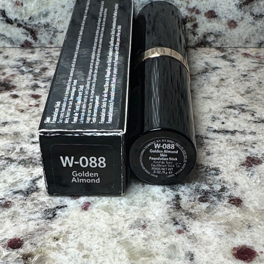 Bobbi Brown Golden Almond Skin Foundation Stick - Picture 3 of 7